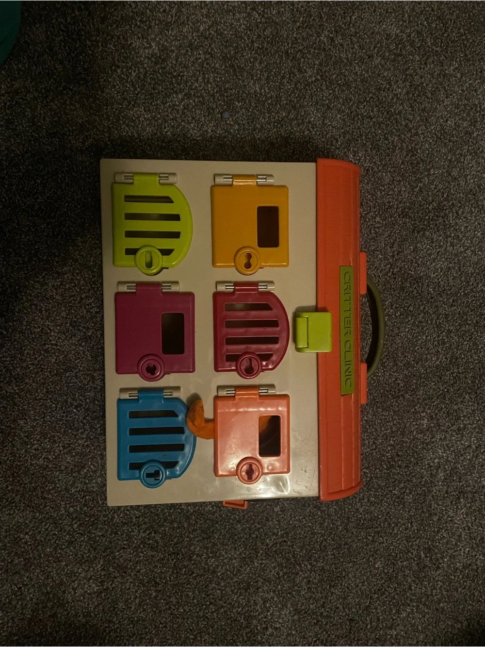 Kids Veterinary Playset Multicolor Pretend Pet Carrier- only keys and orange cat